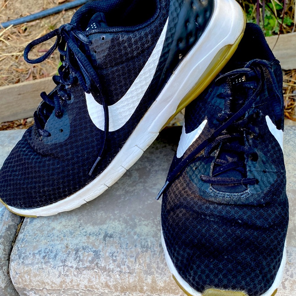 ❤️Host Pick❤️ Nike Air Max Motion Low Cross Trainer/ Running Style 833260 010 - Picture 6 of 9